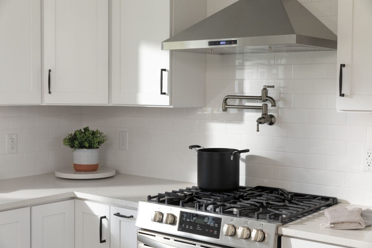 DELTA Broderick Wall Mount Pot Filler — Black Stainless