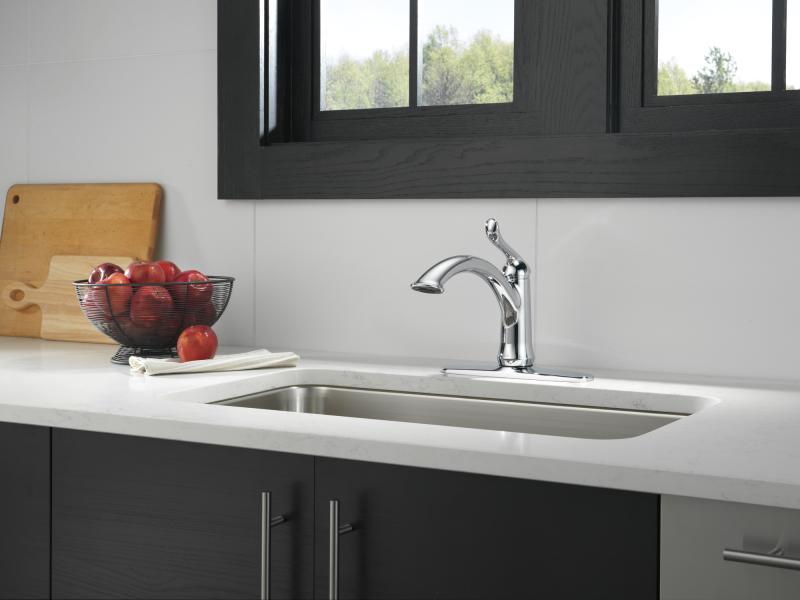DELTA Linden Single Handle Kitchen Faucet — Chrome