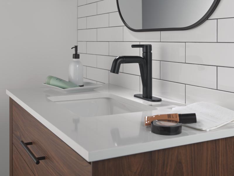 DELTA Nicoli Single Handle Pull-Down Bathroom Faucet — Matte Black