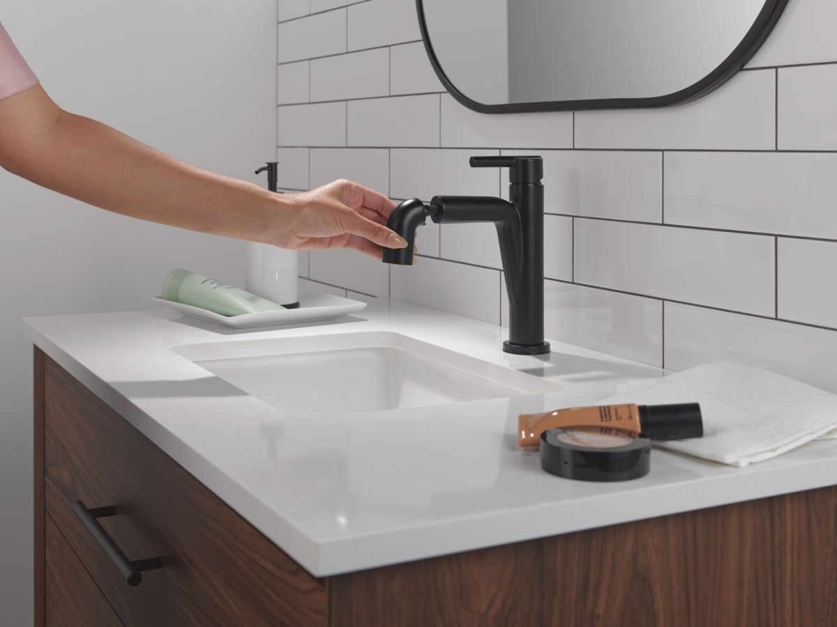 DELTA Nicoli Single Handle Pull-Down Bathroom Faucet — Matte Black