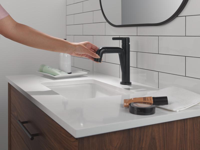 DELTA Nicoli Single Handle Pull-Down Bathroom Faucet — Matte Black