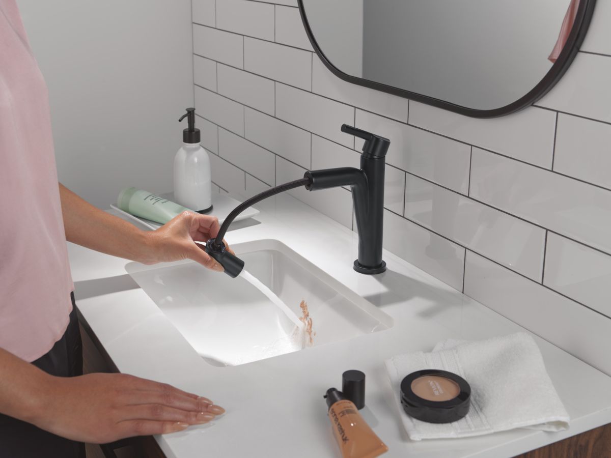 DELTA Nicoli Single Handle Pull-Down Bathroom Faucet — Matte Black