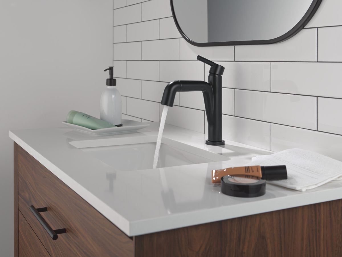 DELTA Nicoli Single Handle Pull-Down Bathroom Faucet — Matte Black