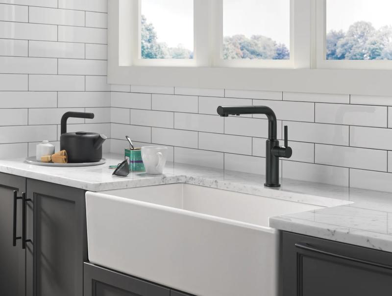 DELTA Daneri Single Handle Pull-Out Kitchen Faucet — Matte Black