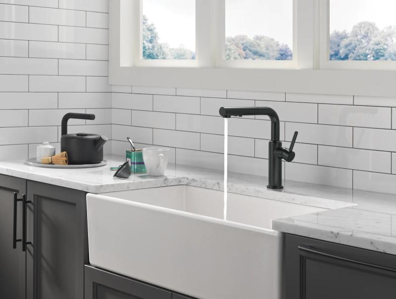 DELTA Daneri Single Handle Pull-Out Kitchen Faucet — Matte Black