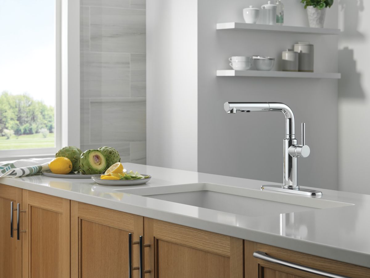 DELTA Daneri Single Handle Pull-Out Kitchen Faucet — Chrome