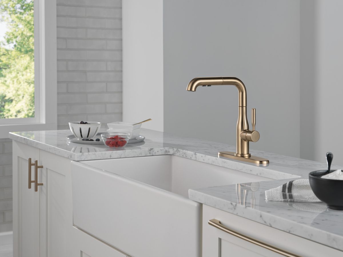 DELTA Almari Single Handle Pull-Out Kitchen Faucet — Champagne Bronze