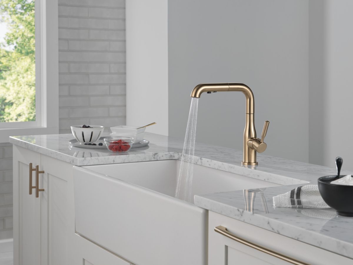 DELTA Almari Single Handle Pull-Out Kitchen Faucet — Champagne Bronze