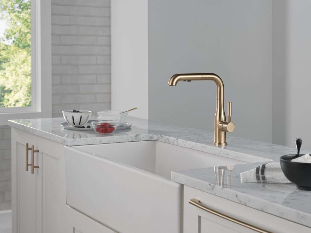 DELTA Almari Single Handle Pull-Out Kitchen Faucet — Champagne Bronze