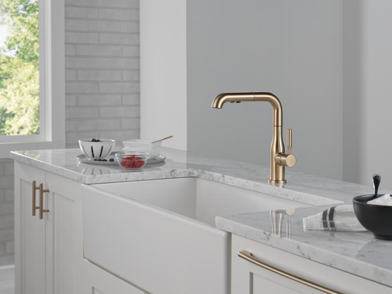 DELTA Almari Single Handle Pull-Out Kitchen Faucet — Champagne Bronze