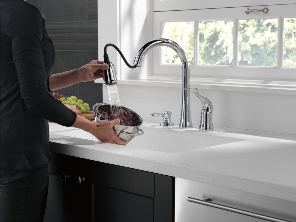 DELTA Kate Single Handle Pull-Down Kitchen Faucet with Soap Dispenser — Chrome