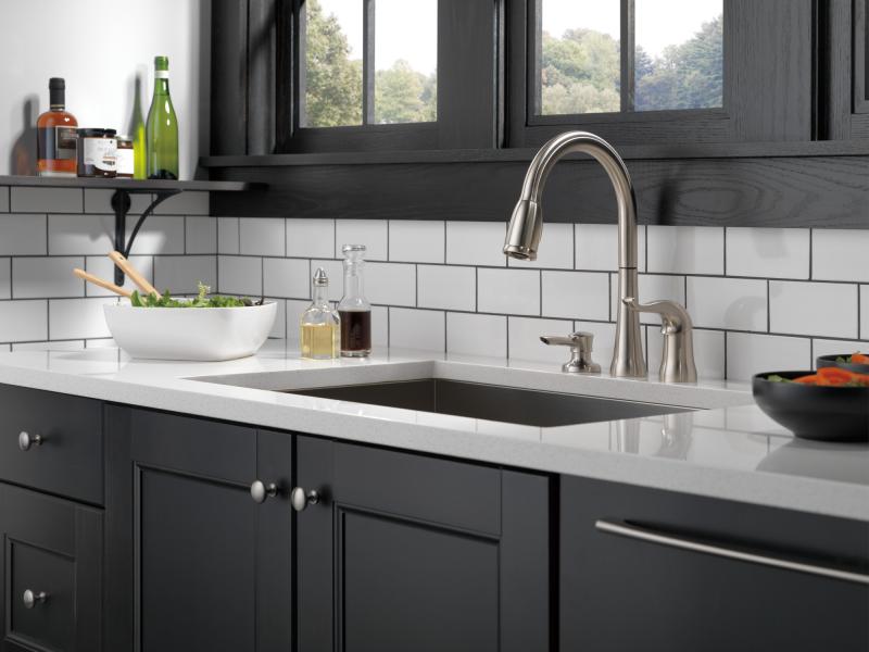 DELTA Kate Single Handle Pull-Down Kitchen Faucet with Soap Dispenser — Stainless