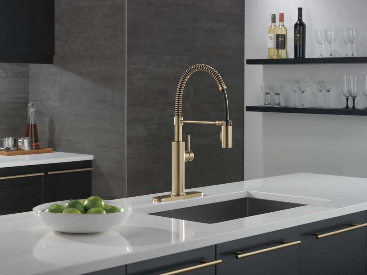 DELTA Antoni Single-Handle Pull-Down Spring Kitchen Faucet — Champagne Bronze