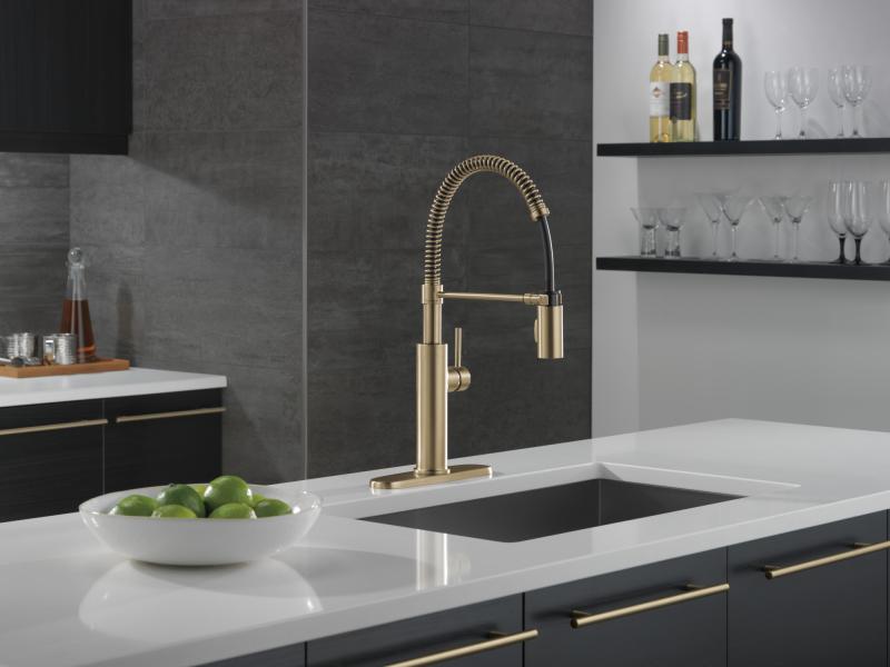DELTA Antoni Single-Handle Pull-Down Spring Kitchen Faucet — Champagne Bronze
