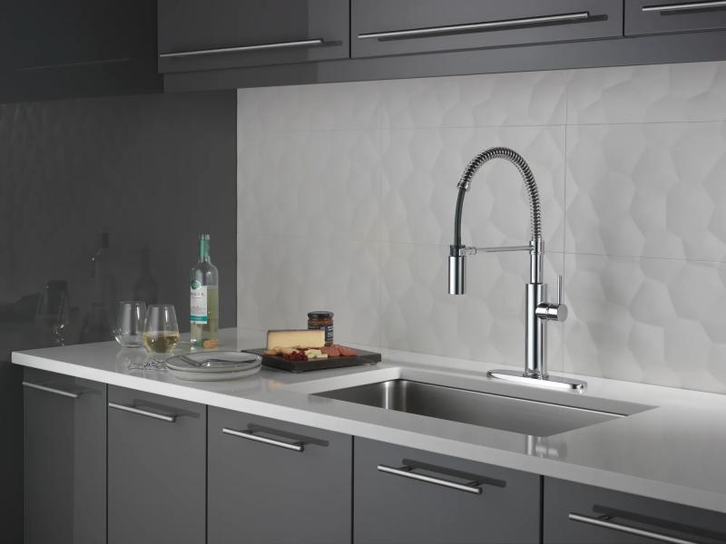 DELTA Antoni Single-Handle Pull-Down Spring Kitchen Faucet — Chrome