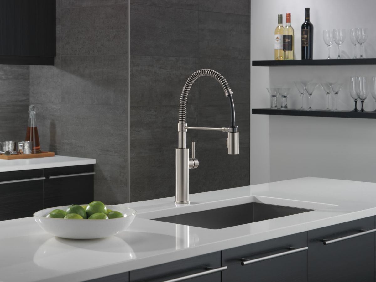 DELTA Antoni Single-Handle Pull-Down Spring Kitchen Faucet — Spotshield Stainless