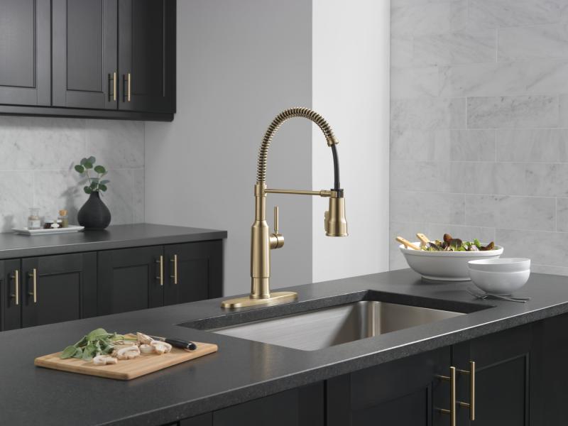 DELTA Theodora Single-Handle Pull-Down Spring Kitchen Faucet — Champagne Bronze