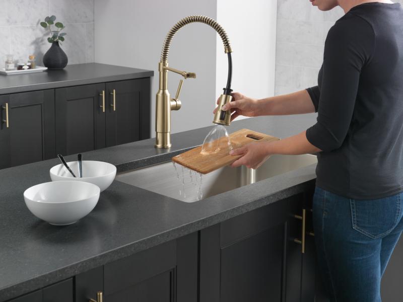 DELTA Theodora Single-Handle Pull-Down Spring Kitchen Faucet — Champagne Bronze