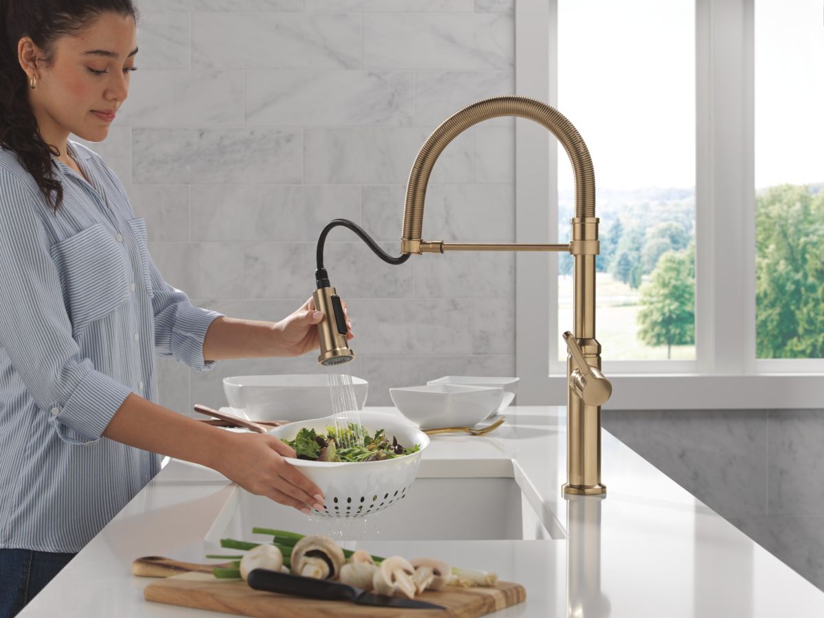 DELTA Rhett Single Handle Pull-Down Spring Kitchen Faucet — Champagne Bronze
