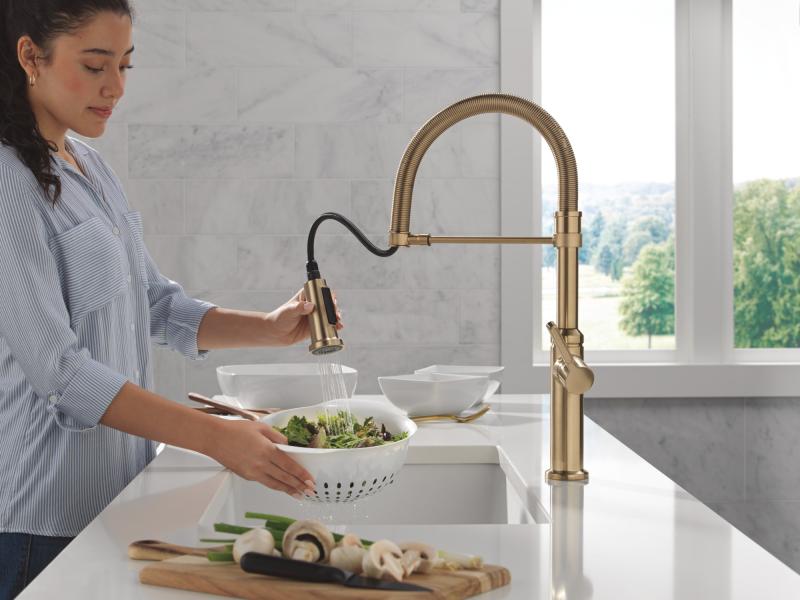 DELTA Rhett Single Handle Pull-Down Spring Kitchen Faucet — Champagne Bronze