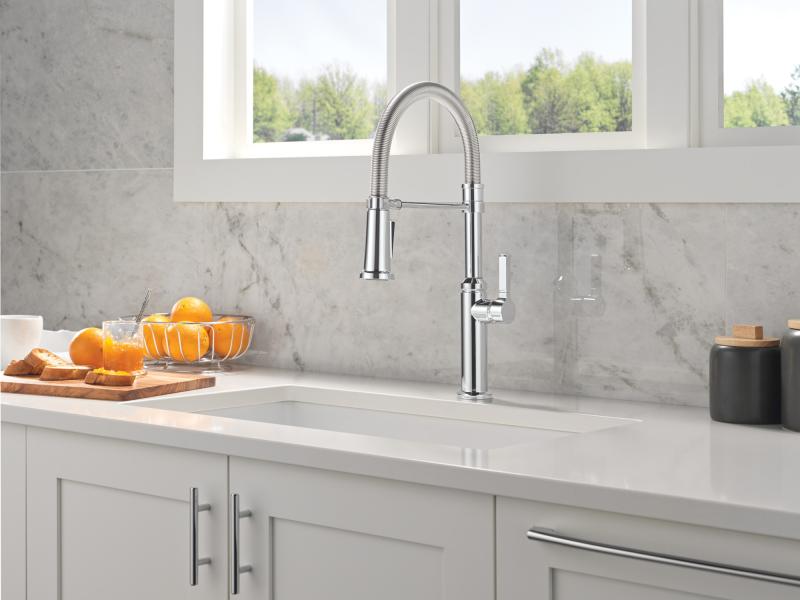 DELTA Rhett Single Handle Pull-Down Kitchen Faucet With Spring Spout — Chrome