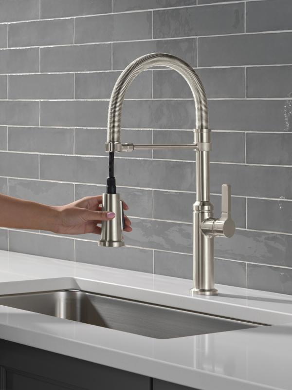 DELTA Rhett Single Handle Pull-Down Kitchen Faucet With Spring Spout — Stainless
