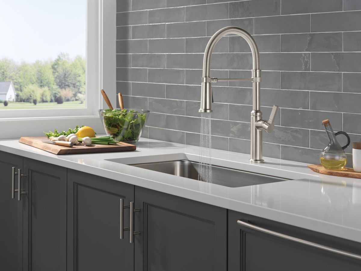 DELTA Rhett Single Handle Pull-Down Kitchen Faucet With Spring Spout — Stainless