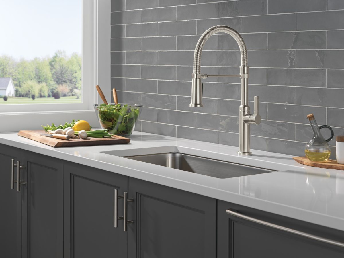 DELTA Rhett Single Handle Pull-Down Kitchen Faucet With Spring Spout — Stainless