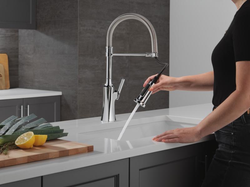 DELTA Ermelo Single Handle Pull-Down Kitchen Faucet With Spring Spout — Chrome