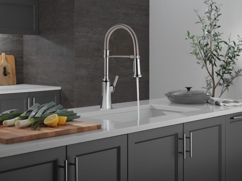 DELTA Ermelo Single Handle Pull-Down Kitchen Faucet With Spring Spout — Chrome