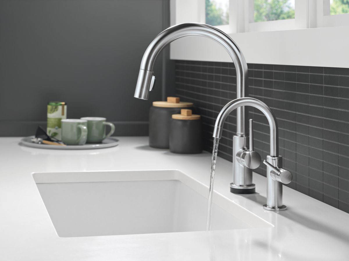 DELTA Other Contemporary Round Beverage Faucet — Arctic Stainless