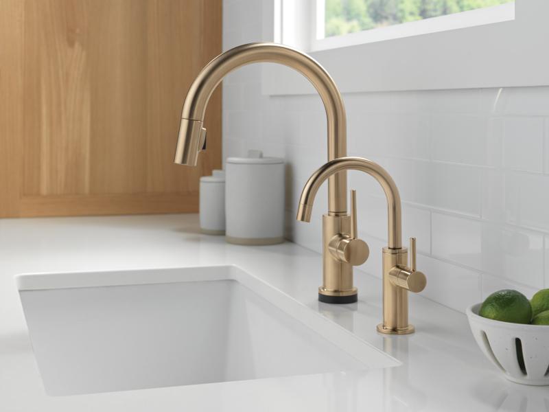 DELTA Trinsic Single Handle Pull-Down Kitchen Faucet with Touch2O Technology — Champagne Bronze