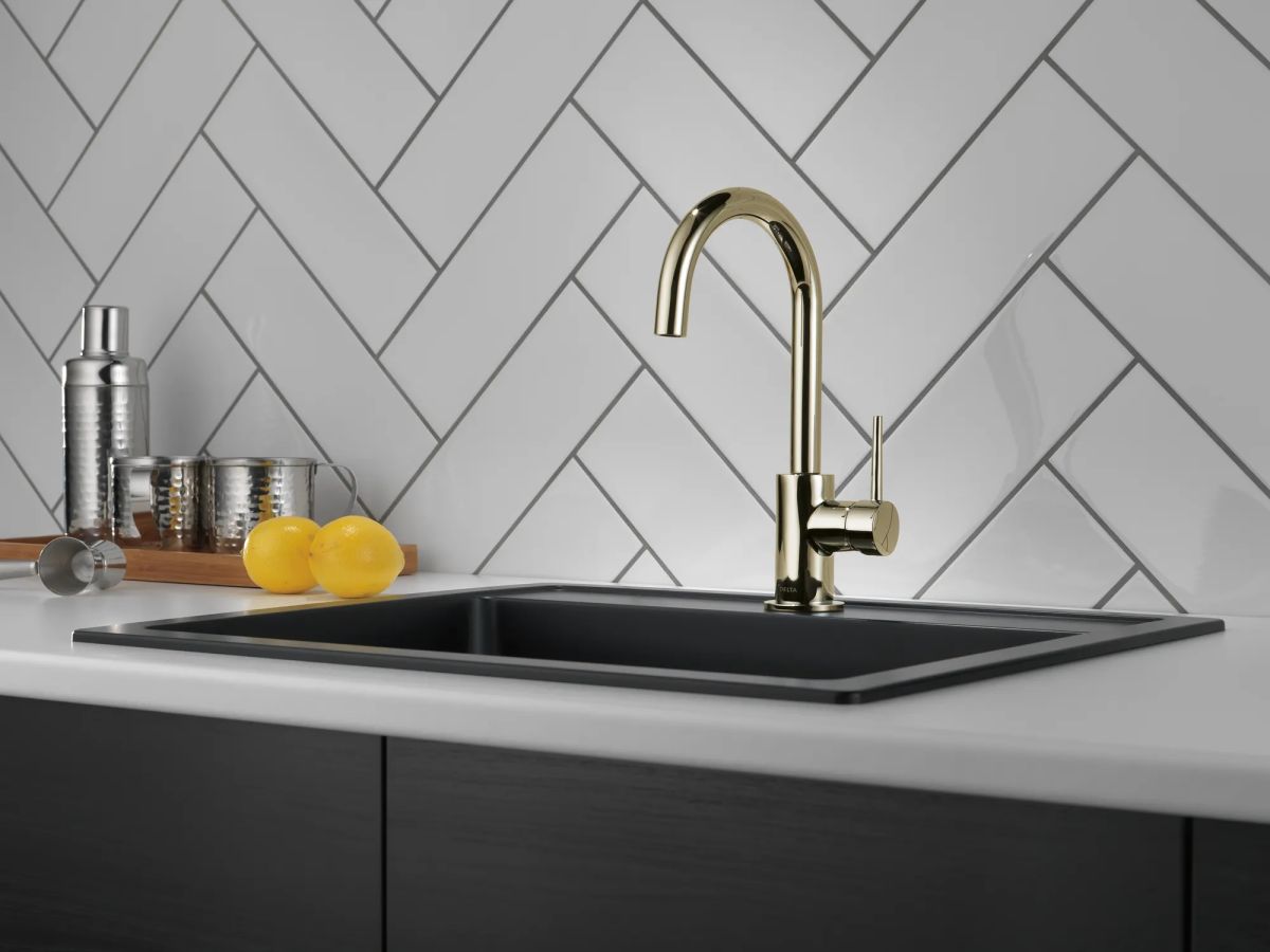 DELTA Trinsic True Bar Limited Swivel — Polished Nickel