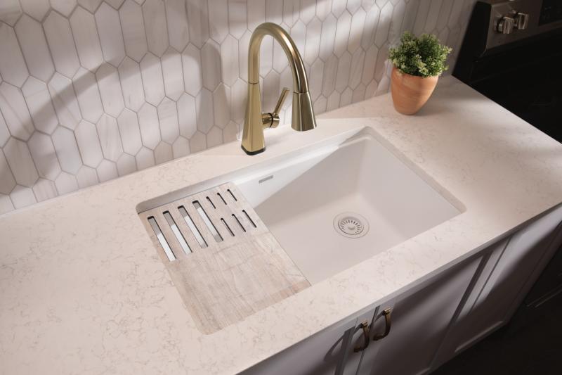 DELTA Lenta Single-Handle Pull-Down Kitchen Faucet with Touch2O Technology — Champagne Bronze