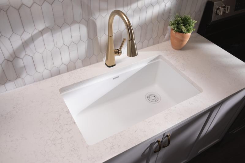 DELTA Lenta Single-Handle Pull-Down Kitchen Faucet with Touch2O Technology — Champagne Bronze