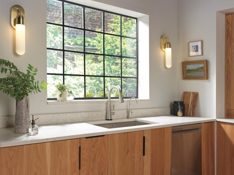DELTA Lenta Single-Handle Pull-Down Kitchen Faucet with Touch2O Technology — Spotshield Stainless