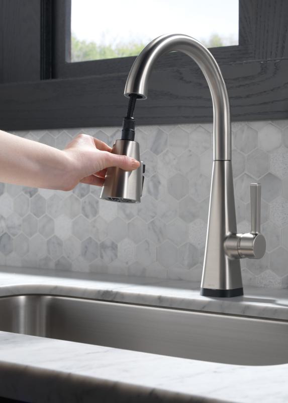DELTA Lenta Single-Handle Pull-Down Kitchen Faucet with Touch2O Technology — Spotshield Stainless