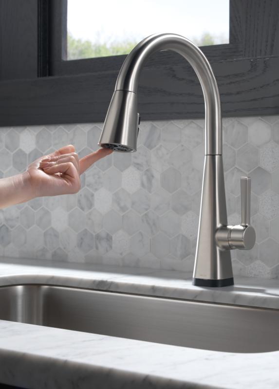 DELTA Lenta Single-Handle Pull-Down Kitchen Faucet with Touch2O Technology — Spotshield Stainless