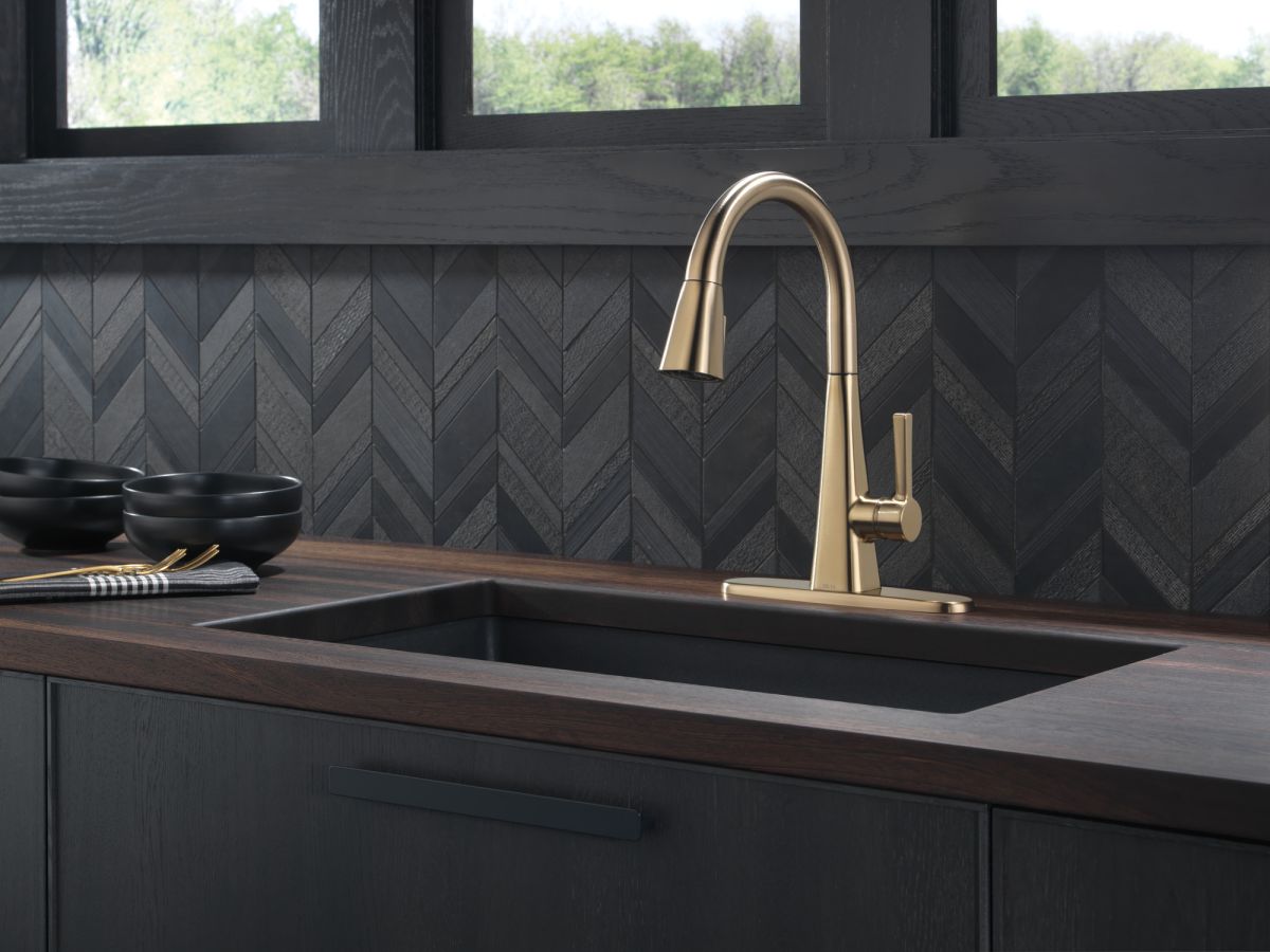 DELTA Lenta Single-Handle Pull-Down Kitchen Faucet — Champagne Bronze