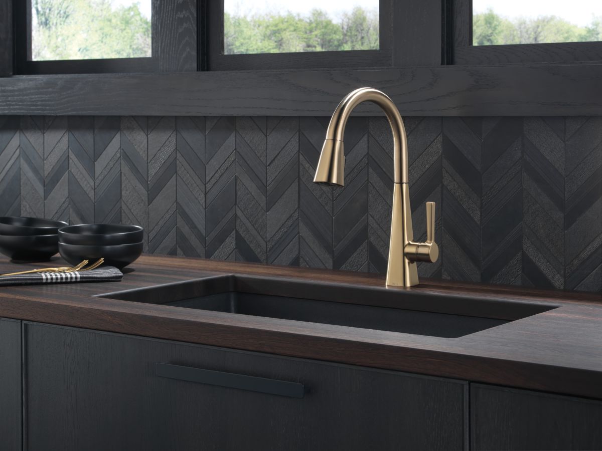 DELTA Lenta Single-Handle Pull-Down Kitchen Faucet — Champagne Bronze