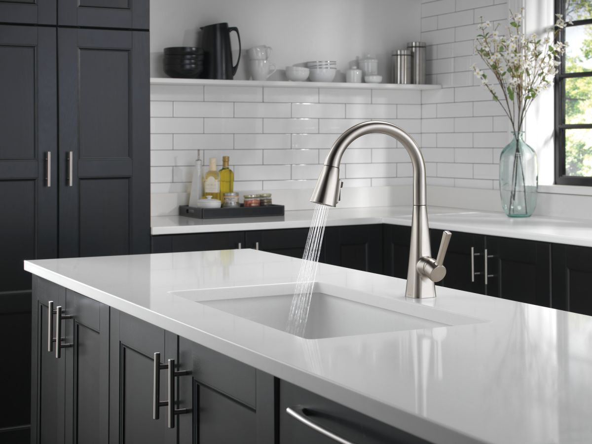 DELTA Lenta Single-Handle Pull-Down Kitchen Faucet — Spotshield Stainless