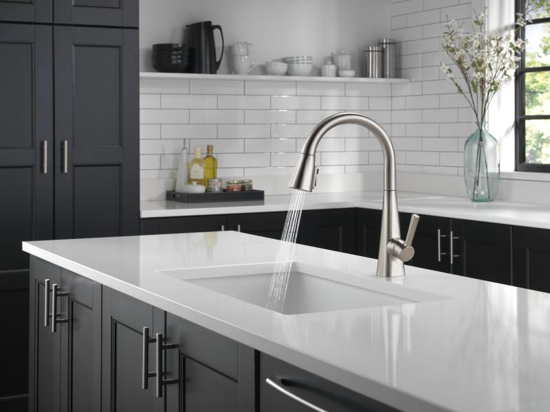 DELTA Lenta Single-Handle Pull-Down Kitchen Faucet — Spotshield Stainless