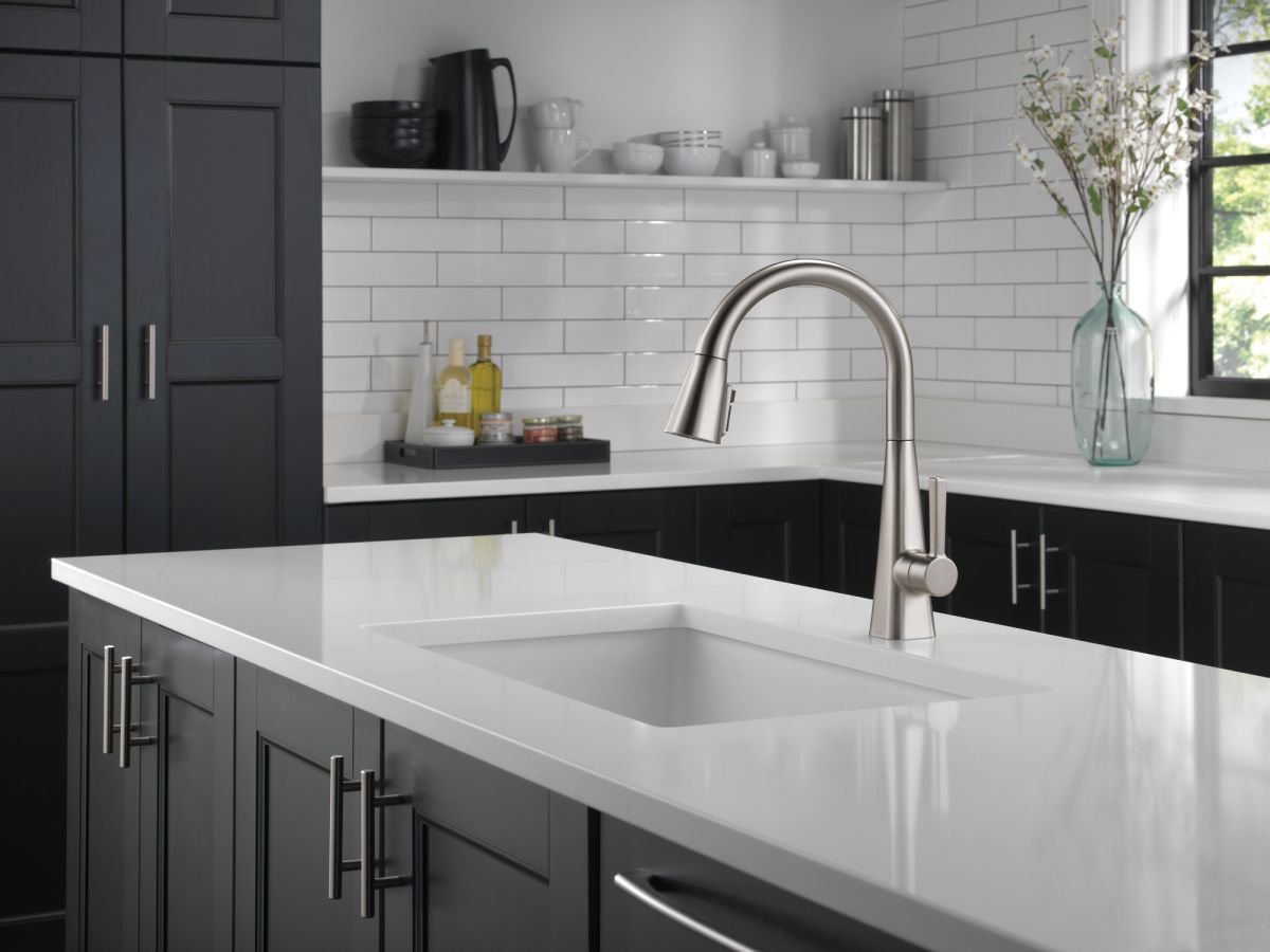 DELTA Lenta Single-Handle Pull-Down Kitchen Faucet — Spotshield Stainless