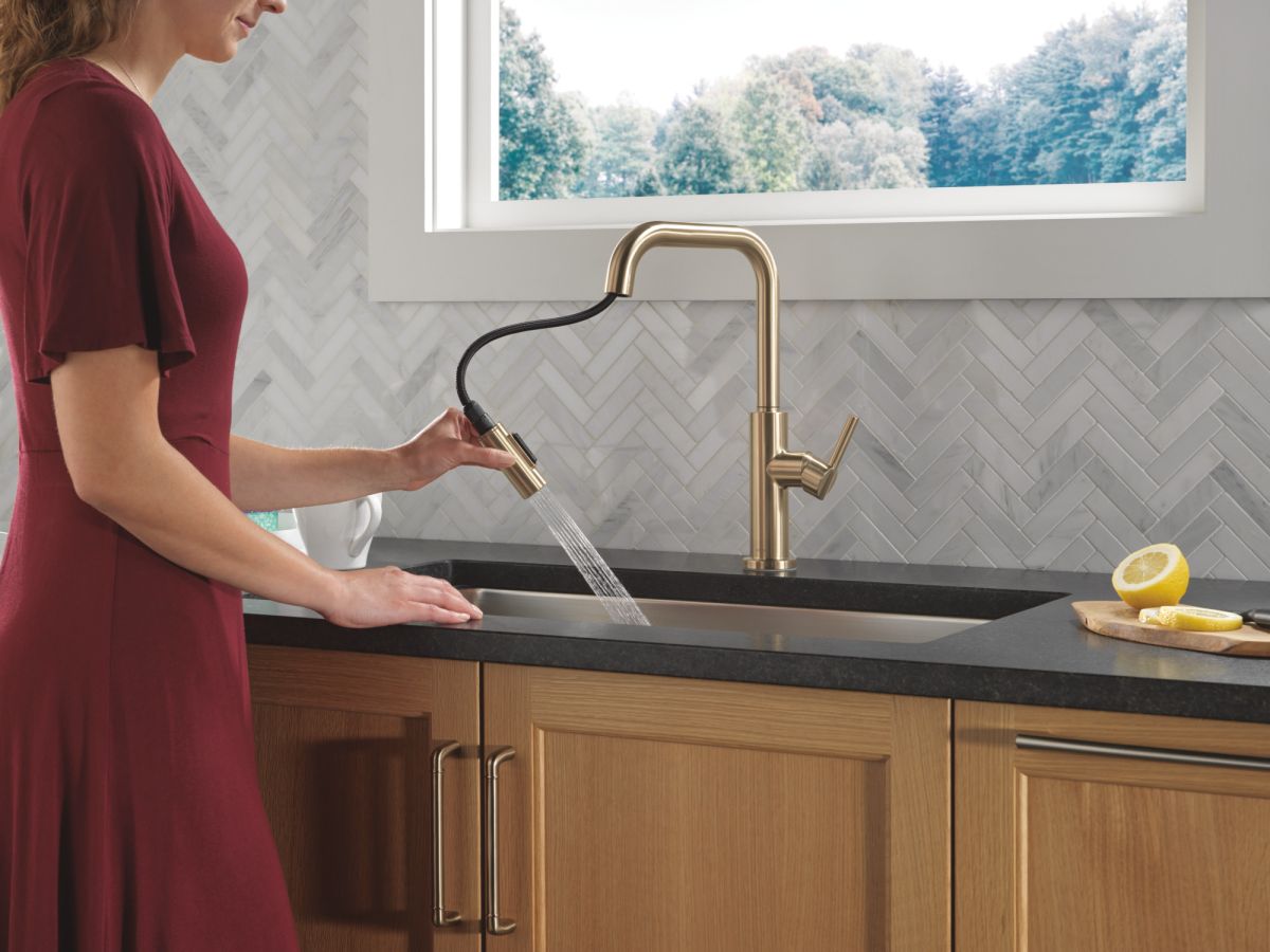 DELTA Nicoli Single Handle Pull-Down Kitchen Faucet — Champagne Bronze