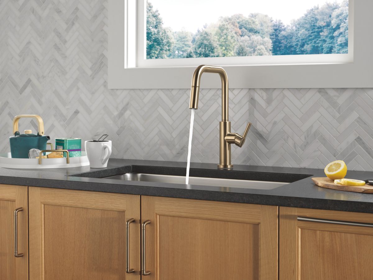 DELTA Nicoli Single Handle Pull-Down Kitchen Faucet — Champagne Bronze