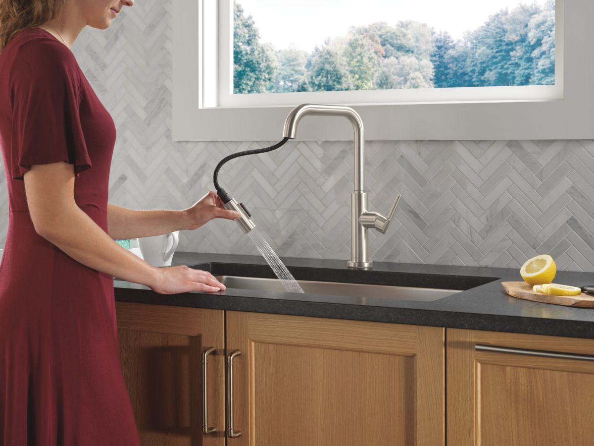 DELTA Nicoli Single Handle Pull-Down Kitchen Faucet — Stainless