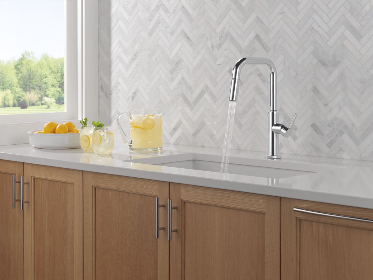 DELTA Nicoli Single Handle Pull-Down Kitchen Faucet — Chrome