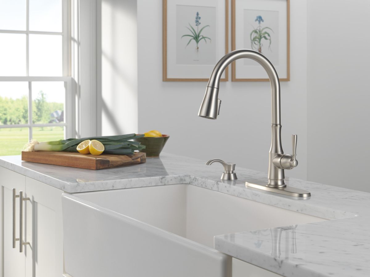 DELTA Capertee Single Handle Pull-Down Kitchen Faucet with Soap Dispenser and ShieldSpray Technology — Spotshield Stainless