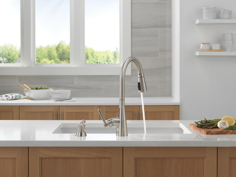 DELTA Boyd Single Handle Pull-Down Kitchen Faucet with Soap Dispenser and ShieldSpray Technology — Spotshield Stainless