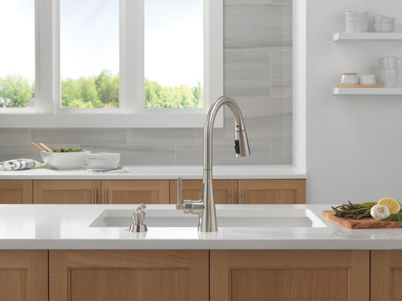 DELTA Boyd Single Handle Pull-Down Kitchen Faucet with Soap Dispenser and ShieldSpray Technology — Spotshield Stainless